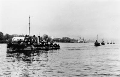 Den danske Flotille ankommer til København med bevogtningsfartøjet Havkatten i spidsen