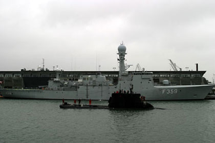 Ubåden SÆLEN ankommer til Flådestation Frederikshavn 12. november 2004
