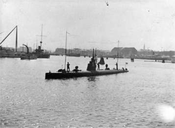 The submarine DYKKEREN in Copenhagen harbor