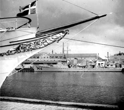 M4 SØRIDDEREN eskorterede kongeskibet DANNEBROG gennem Limfjorden