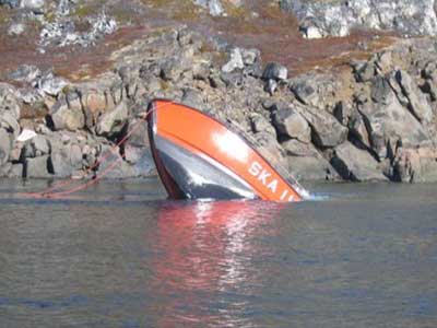 SKA 11 synker efter bjergningen i maj 2005