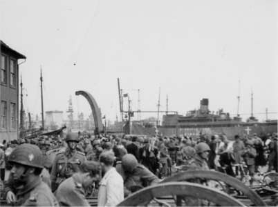 Brigaden går i land i Helsingør 5. maj 1945