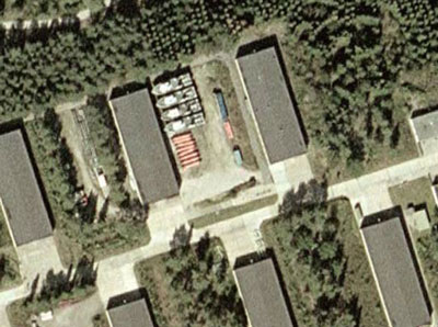 Satellitfoto fra Google Earth viser tydeligt de fire oplagte minerydningsdroner