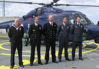 Medaljemodtagerne på ABSALONs helikopterdæk