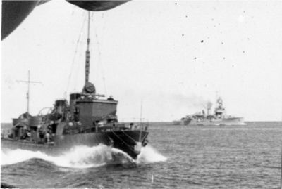 Torpedobden HGEN med NIELS IUEL i baggrunden