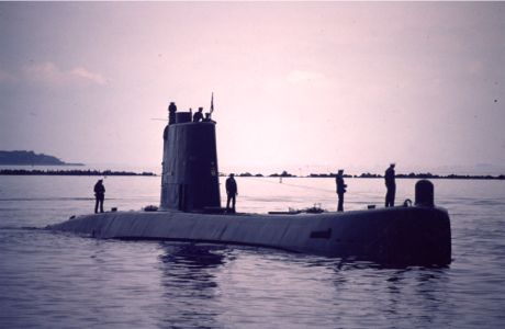 Ubåden SPÆKHUGGEREN på vej ind til København